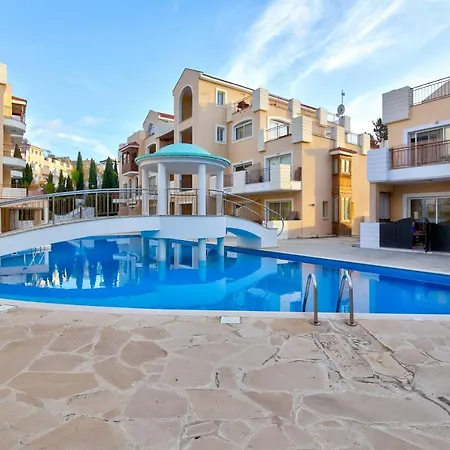 Phaedrus Living Modern Heights Luxury Townhouse *