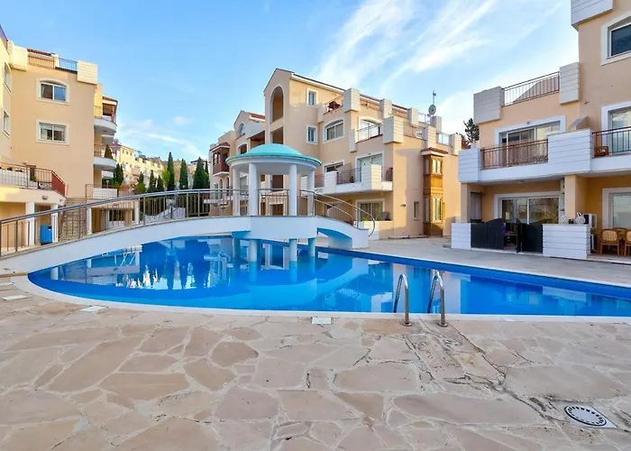 Phaedrus Living Modern Heights Luxury Townhouse *