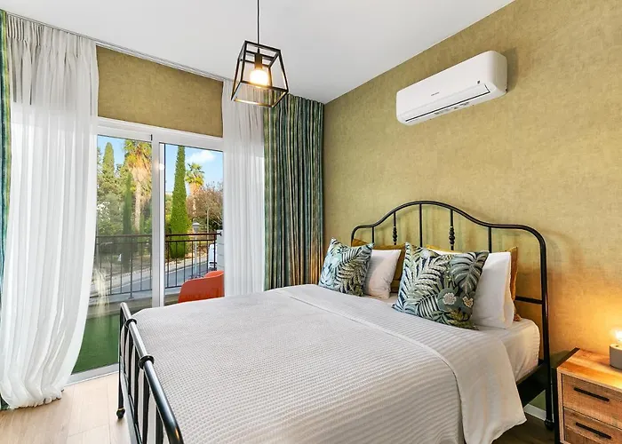 Apartment Phaedrus Living Modern Heights Luxury Townhouse