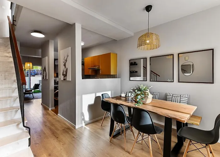 Apartment Phaedrus Living Modern Heights Luxury Townhouse