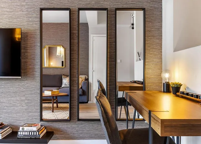 Apartment Phaedrus Living Modern Heights Luxury Townhouse *